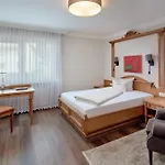 Отель Garden & Goetzfried