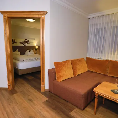 Garden & Goetzfried מלון 4*