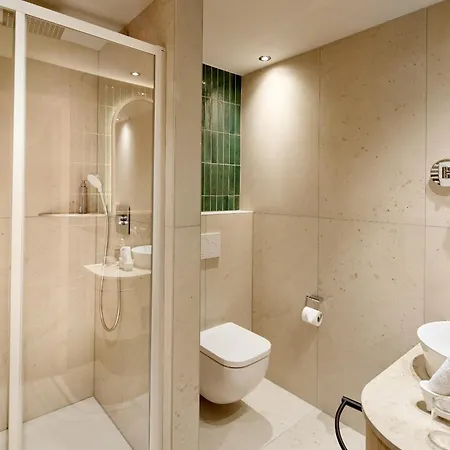 Garden & Goetzfried Готель