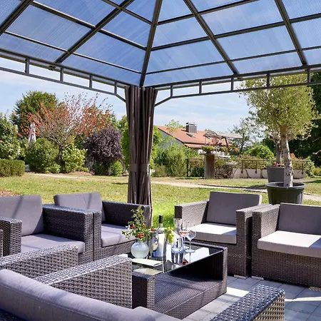 Garden & Goetzfried מלון 4*