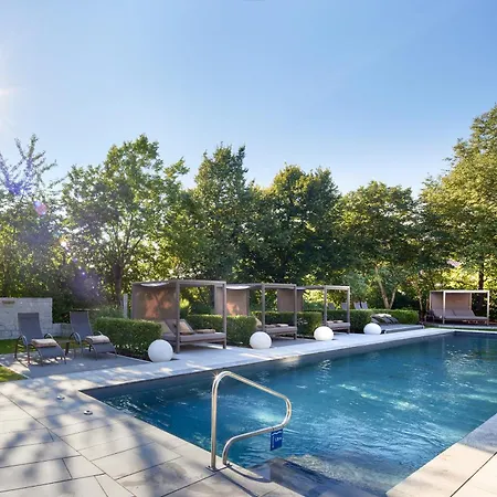 Garden & Goetzfried Готель